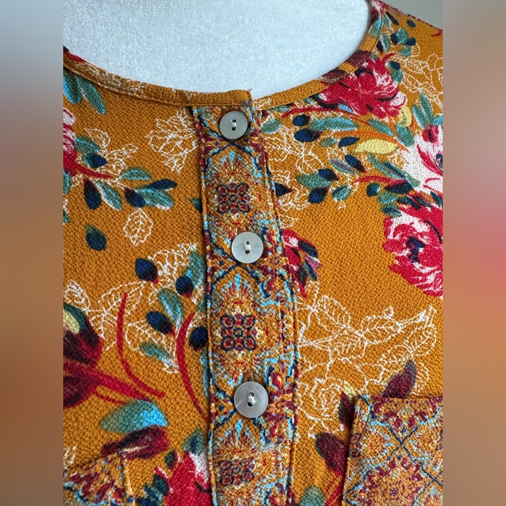 Fig & Flower Women's Gold with Red Floral Design Blouse Tunic Sz M Anthropologie - Picture 7 of 11